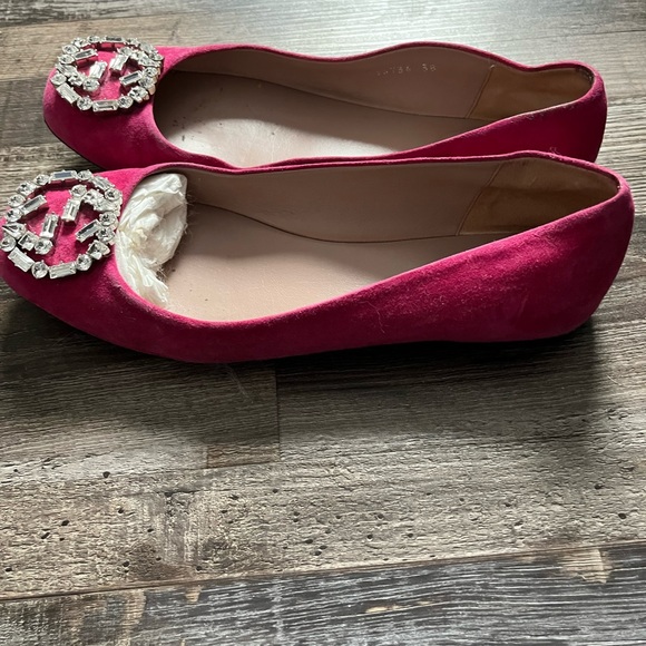 Pink suede Gucci ballet flats. - Picture 2 of 3